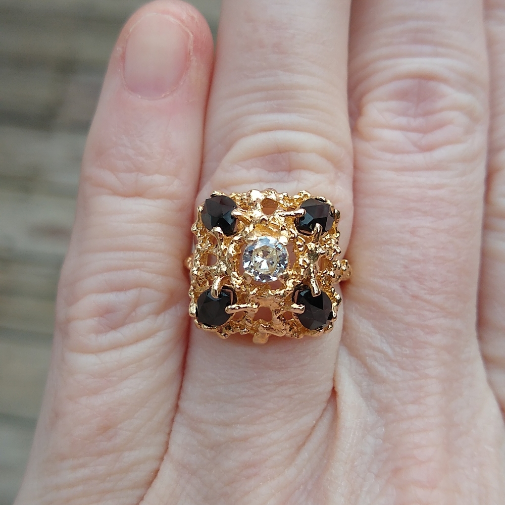 Green Tourmaline and diamond square Bombe style ring, 14kt yellow gold - Picture 2 of 10